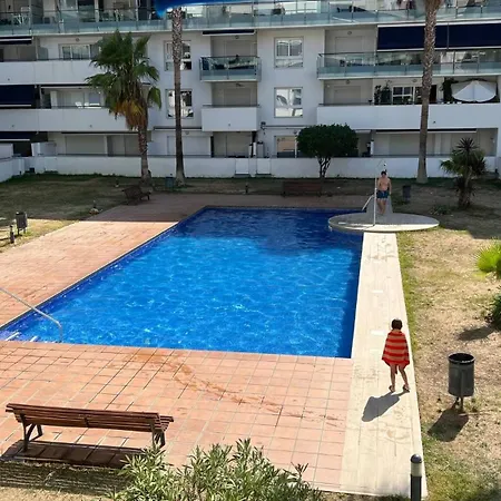 Bonito Con Parking Y Piscina En Av-53 Roses