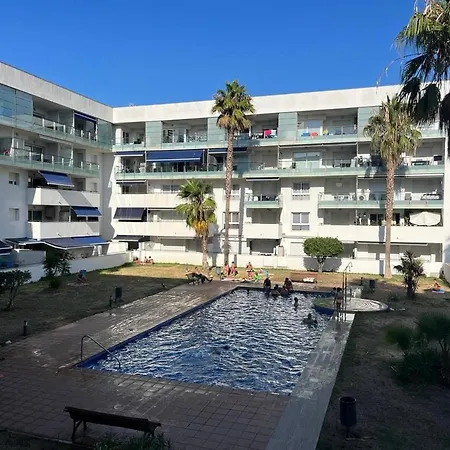 Bonito Con Parking Y Piscina En Av-53 Roses